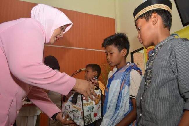 Polda Kepri Gelar Sunatan Massal dan Donor Darah